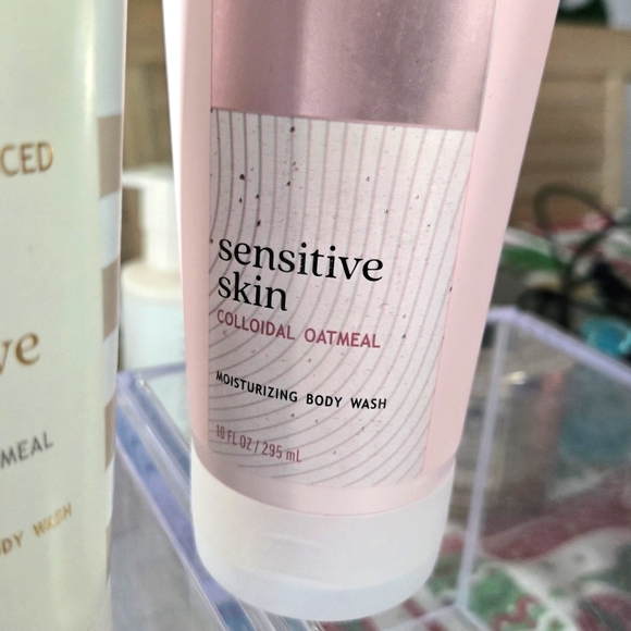 Sensitive Skin Bath and Body Colloidal Oatmeal Body Wash ☆ 2 Pieces - Picture 6 of 7